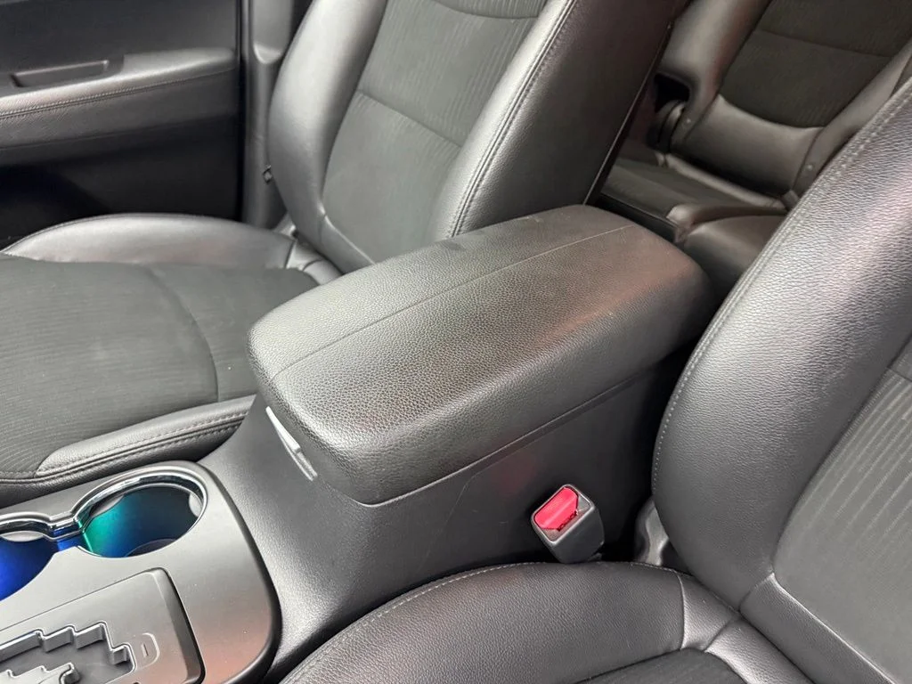 Used 2012 White Kia EX image 24
