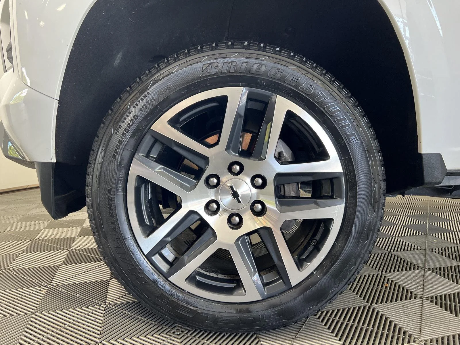 Used 2024 Summit White Chevrolet Z71 image 25