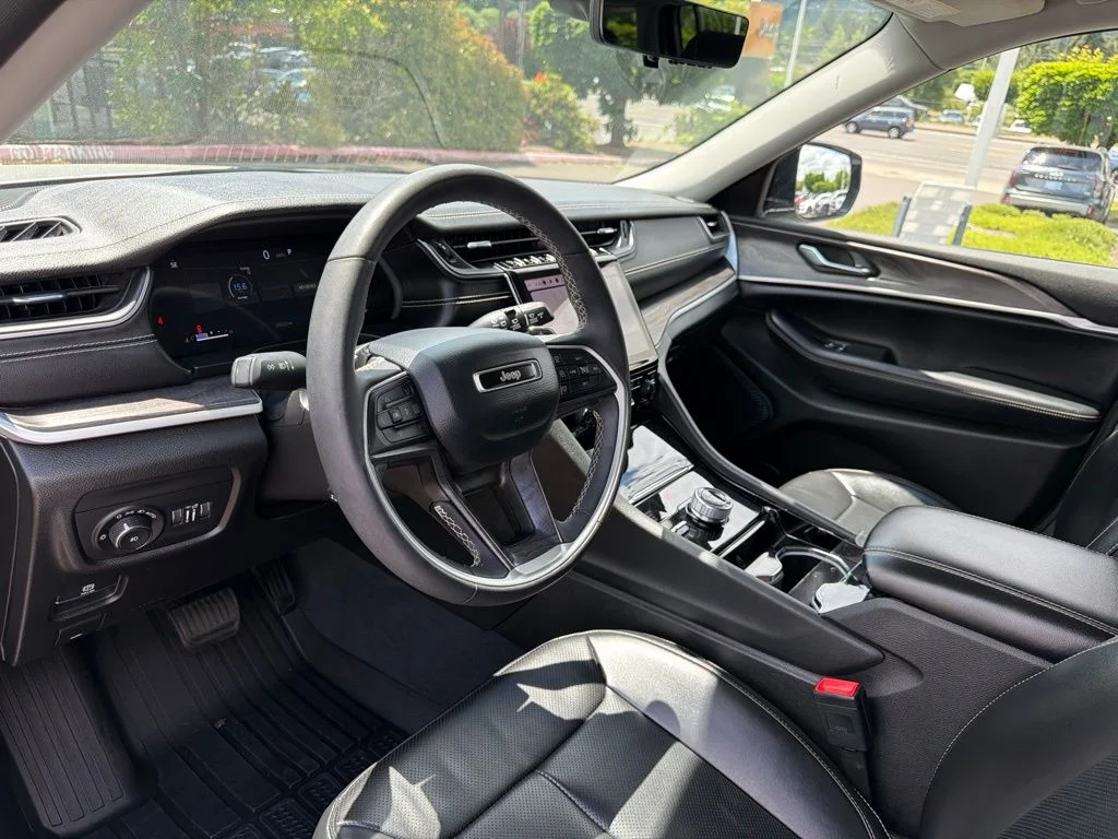 Used 2023 Silver Jeep Limited image 16