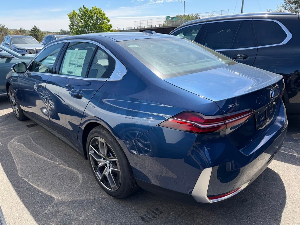 New 2026 Phytonic Blue Metallic BMW 530i xDrive image 3