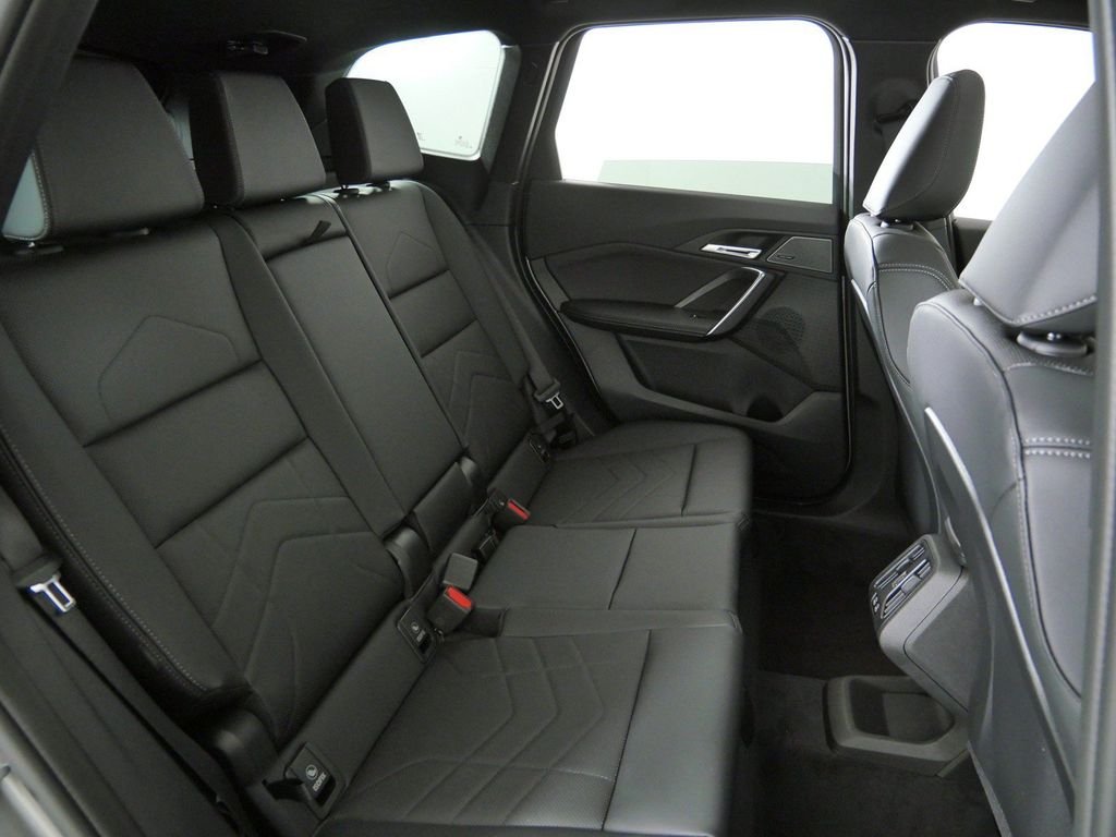 New 2026 Space Silver Metallic BMW xDrive28i image 25