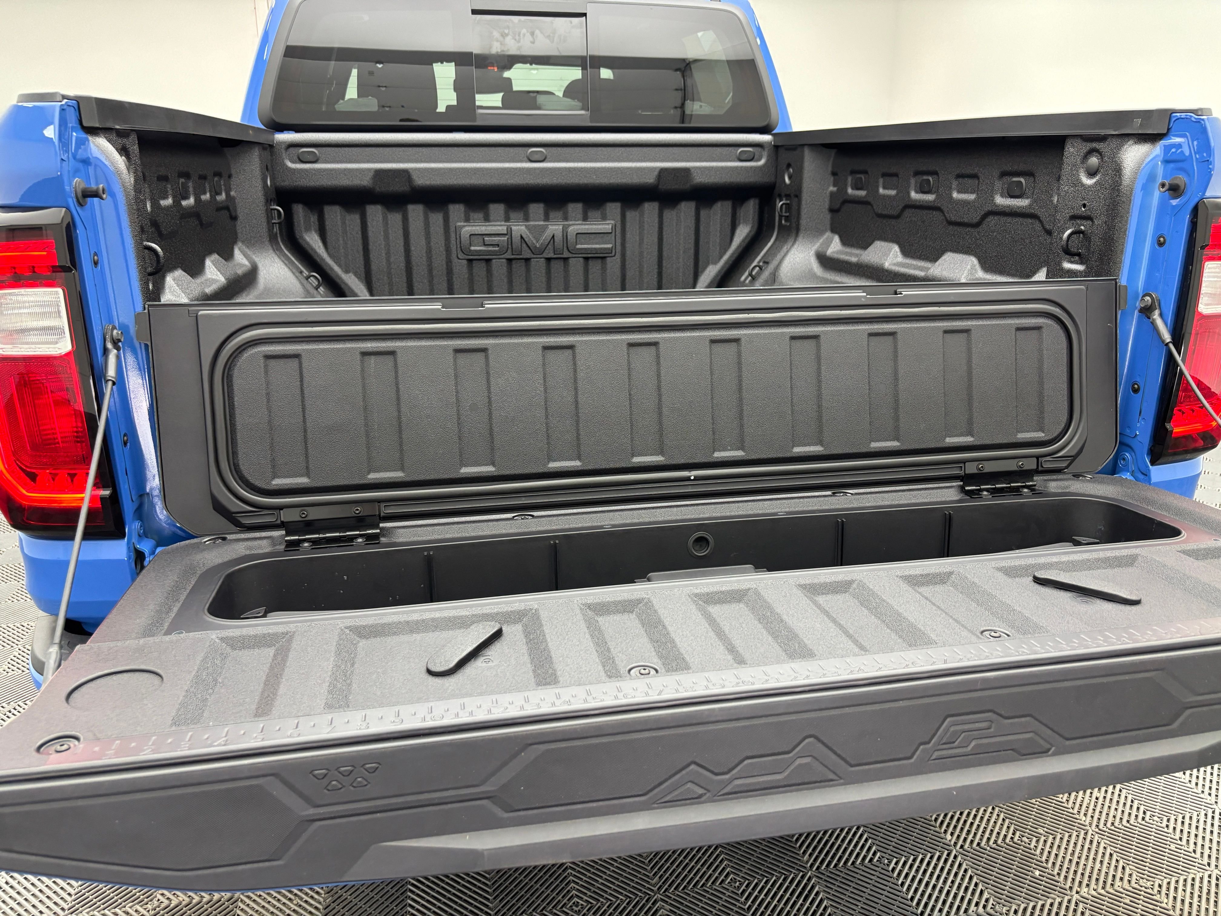 New 2026 Rapids Metallic GMC Elevation image 10