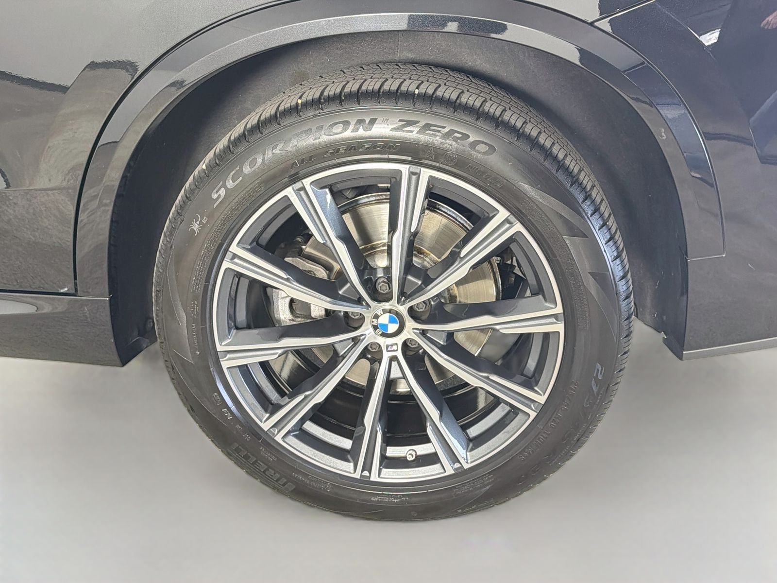 Certified Used 2024 Black Sapphire Metallic BMW xDrive40i image 33