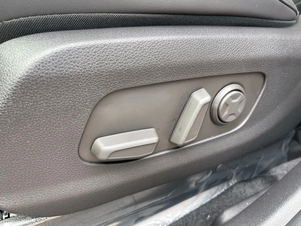 New 2026 White Kia EX image 26