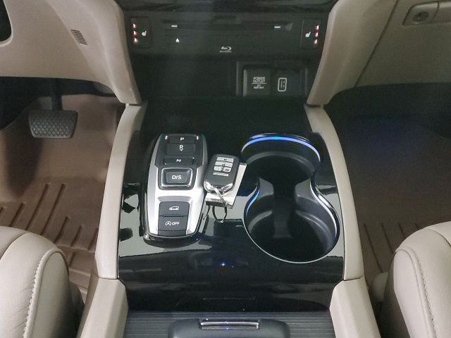 Used 2019 White Honda Touring image 22