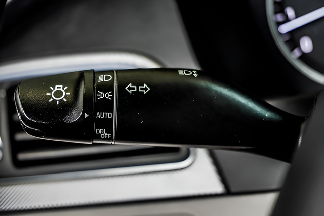 Used 2017 Blue Hyundai SE image 19