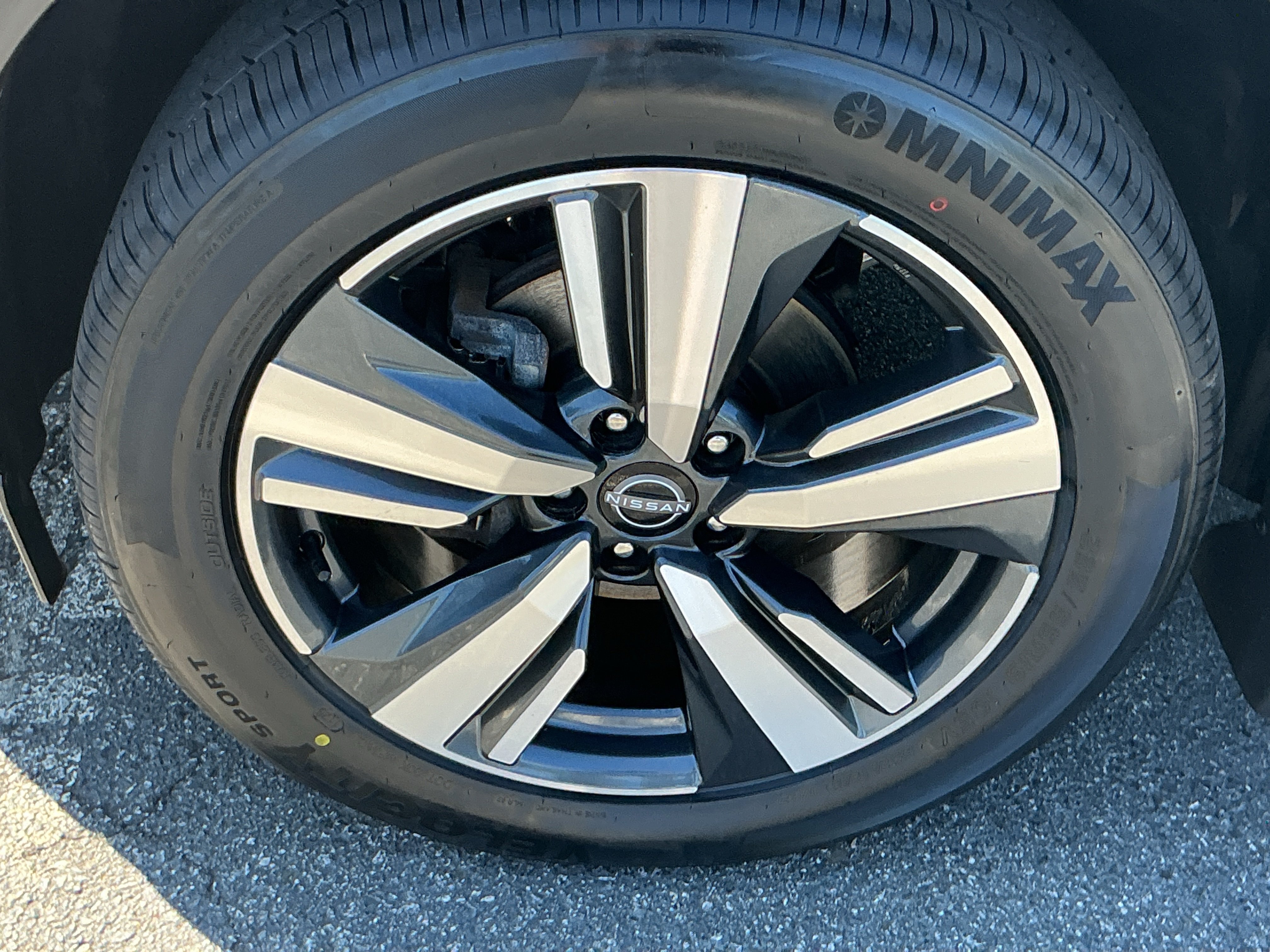 Used 2023 Pearl White Tricoat Nissan SL image 9