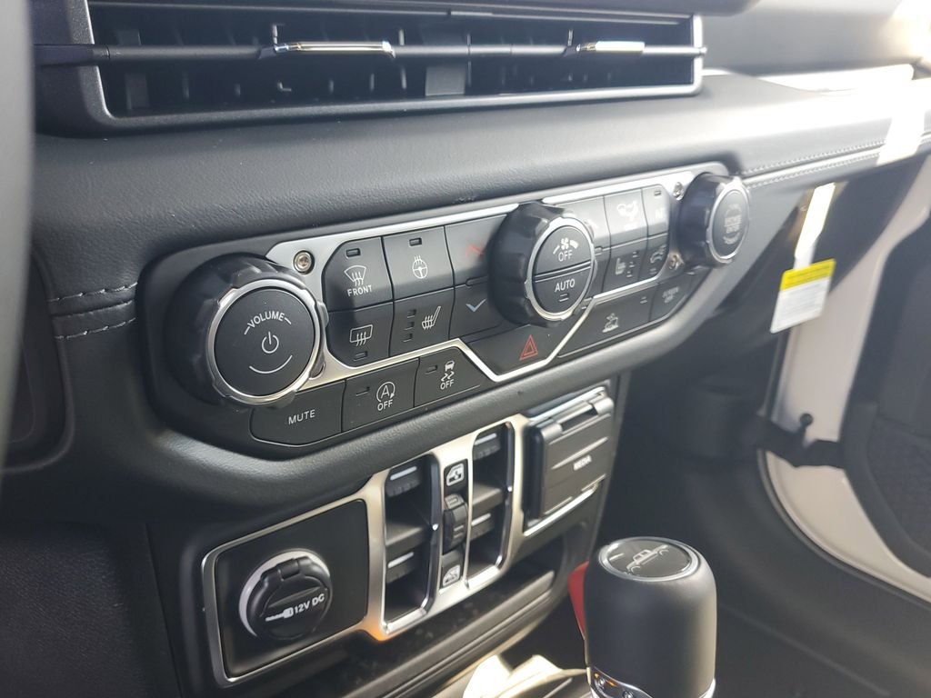 New 2026 Bright White Clearcoat Jeep Sahara image 11