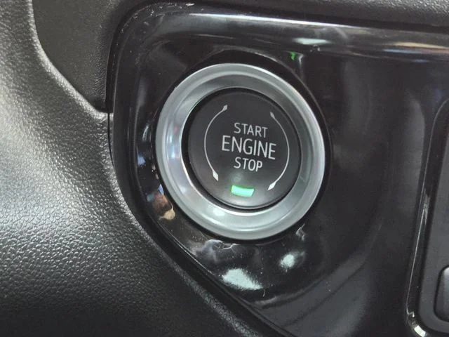 Used 2025 Silver GMC SLT image 17