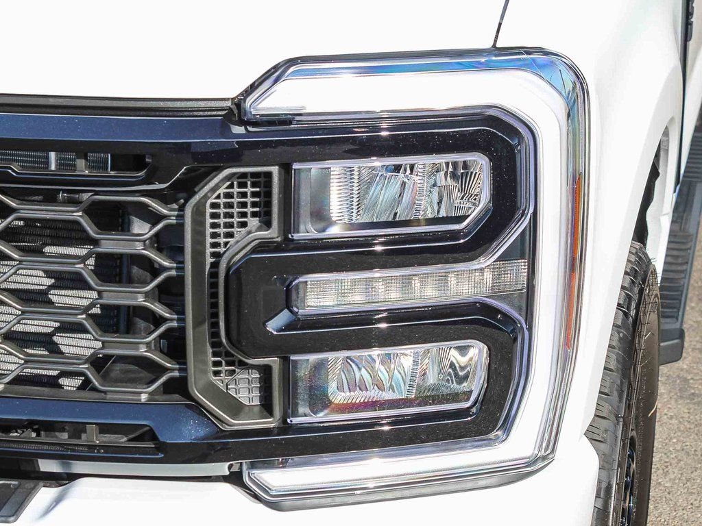 New 2026 Oxford White Ford XLT image 4