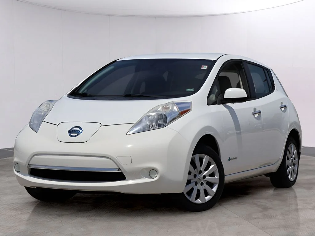 2015 Nissan Leaf S's photo