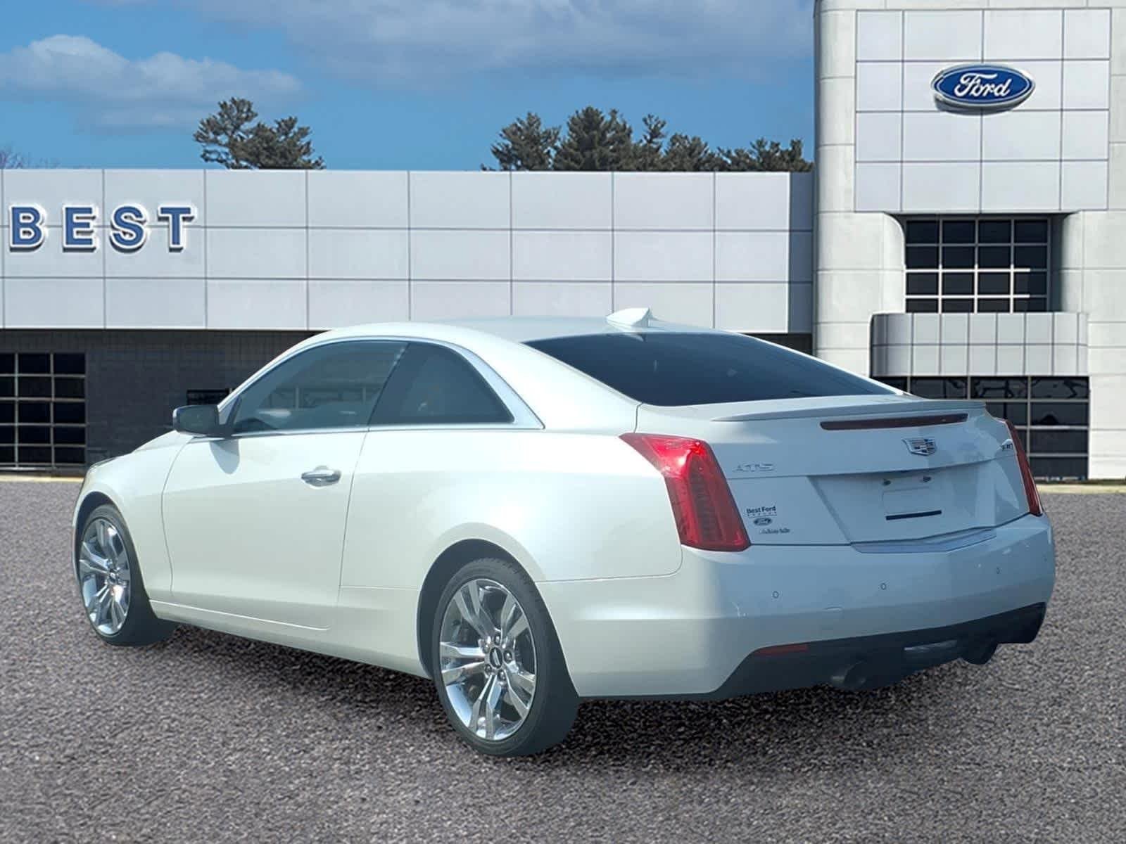 Used 2017 Crystal White Tricoat Cadillac Luxury AWD image 4