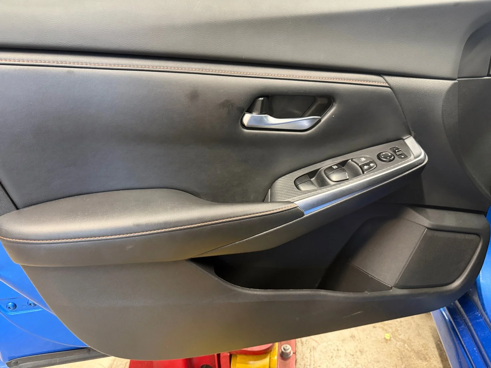 Used 2021 Electric Blue/Super Black Nissan SR image 25