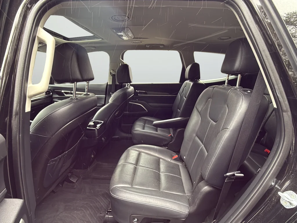 Used 2022 Black Kia EX image 31