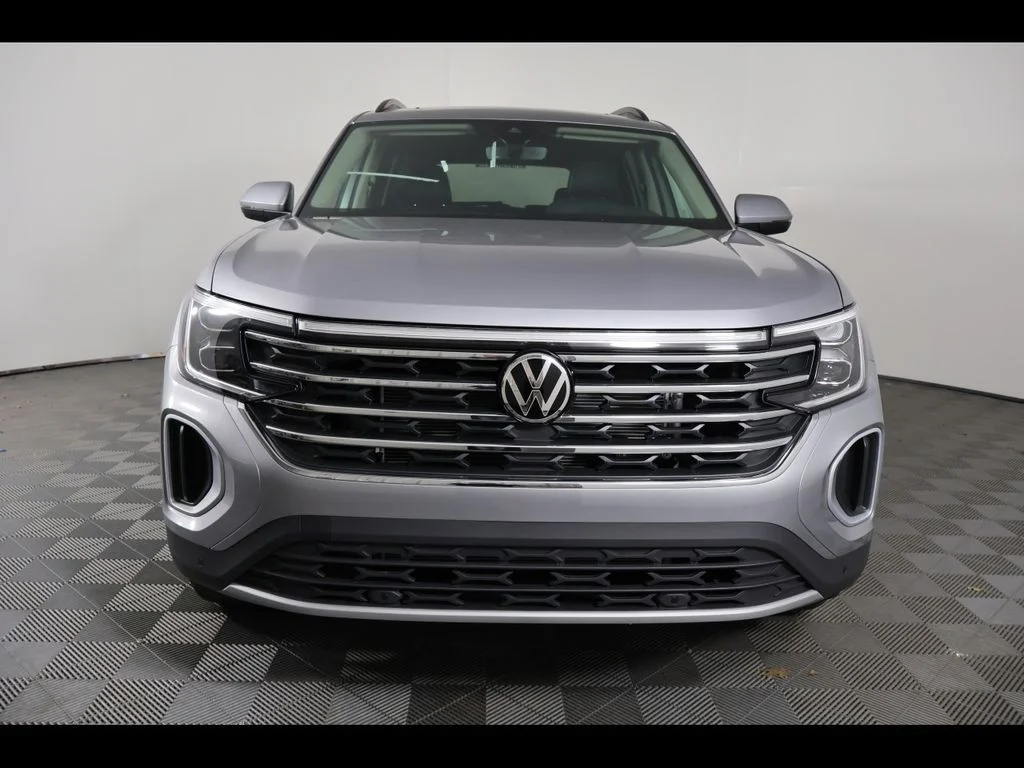 New 2026 Silver Volkswagen 2.0T SE w/Technology image 8