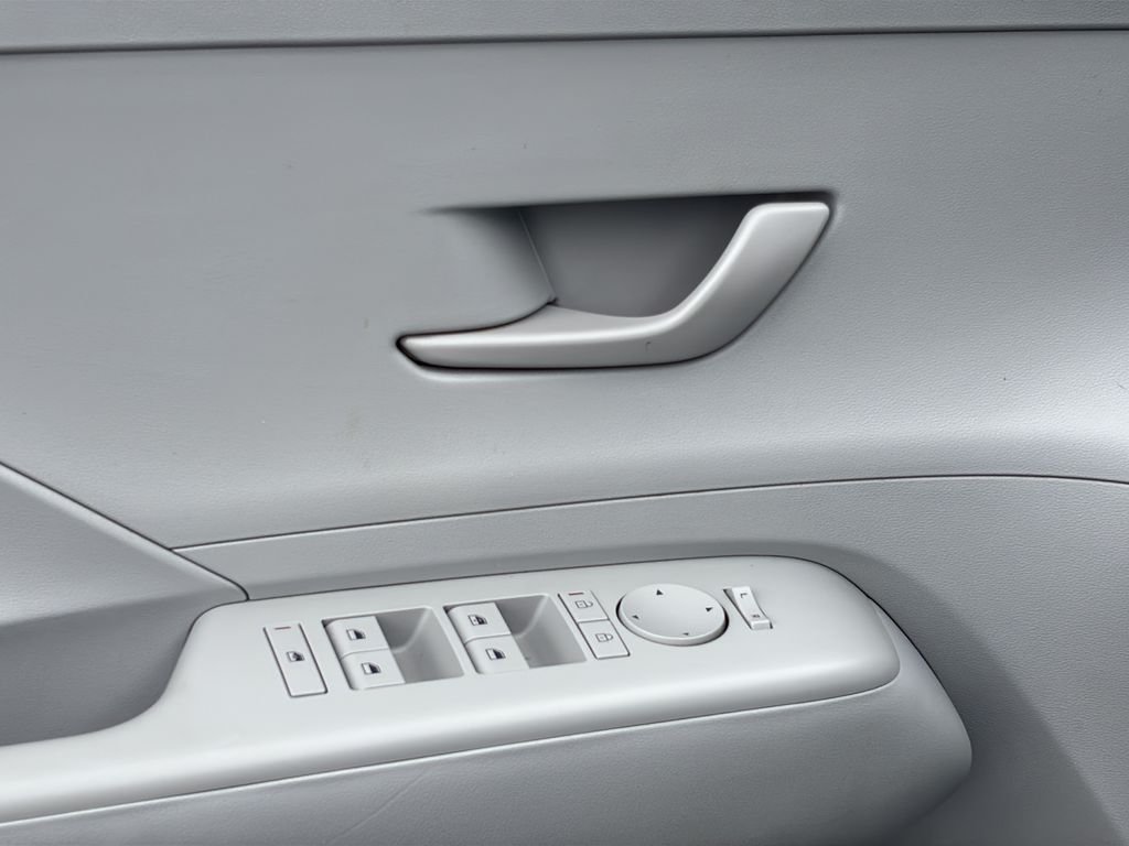 2024 Hyundai Kona SE - Photo 15