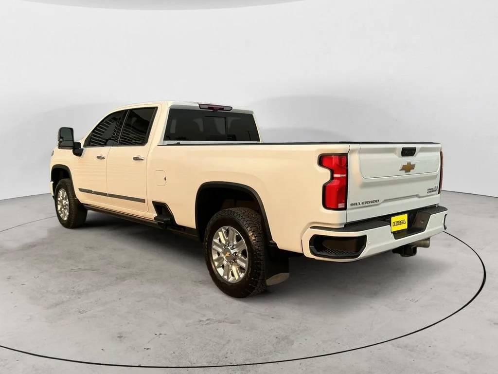 Used 2024 Summit White Chevrolet High Country image 7