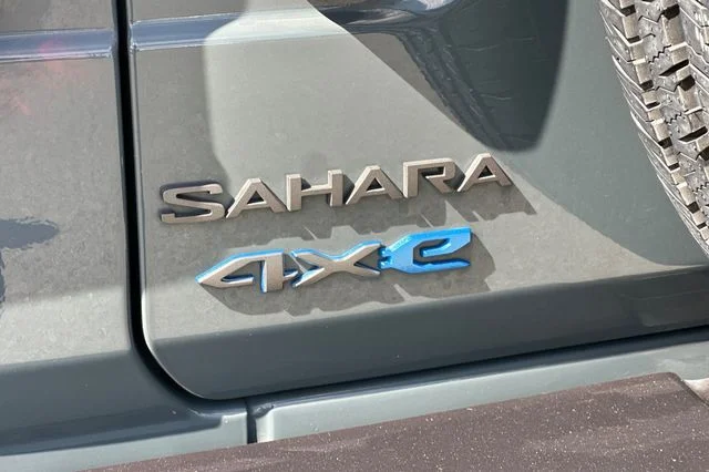 Used 2025 Gray Jeep Sahara 4xe image 33