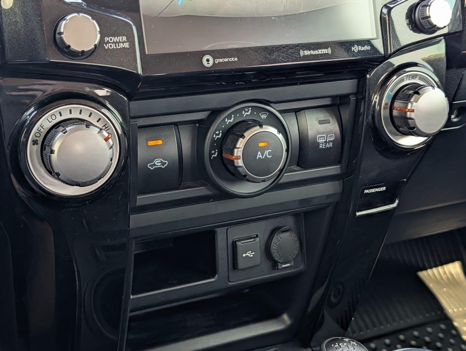 Used 2020 Midnight Black Metallic Toyota Venture image 19