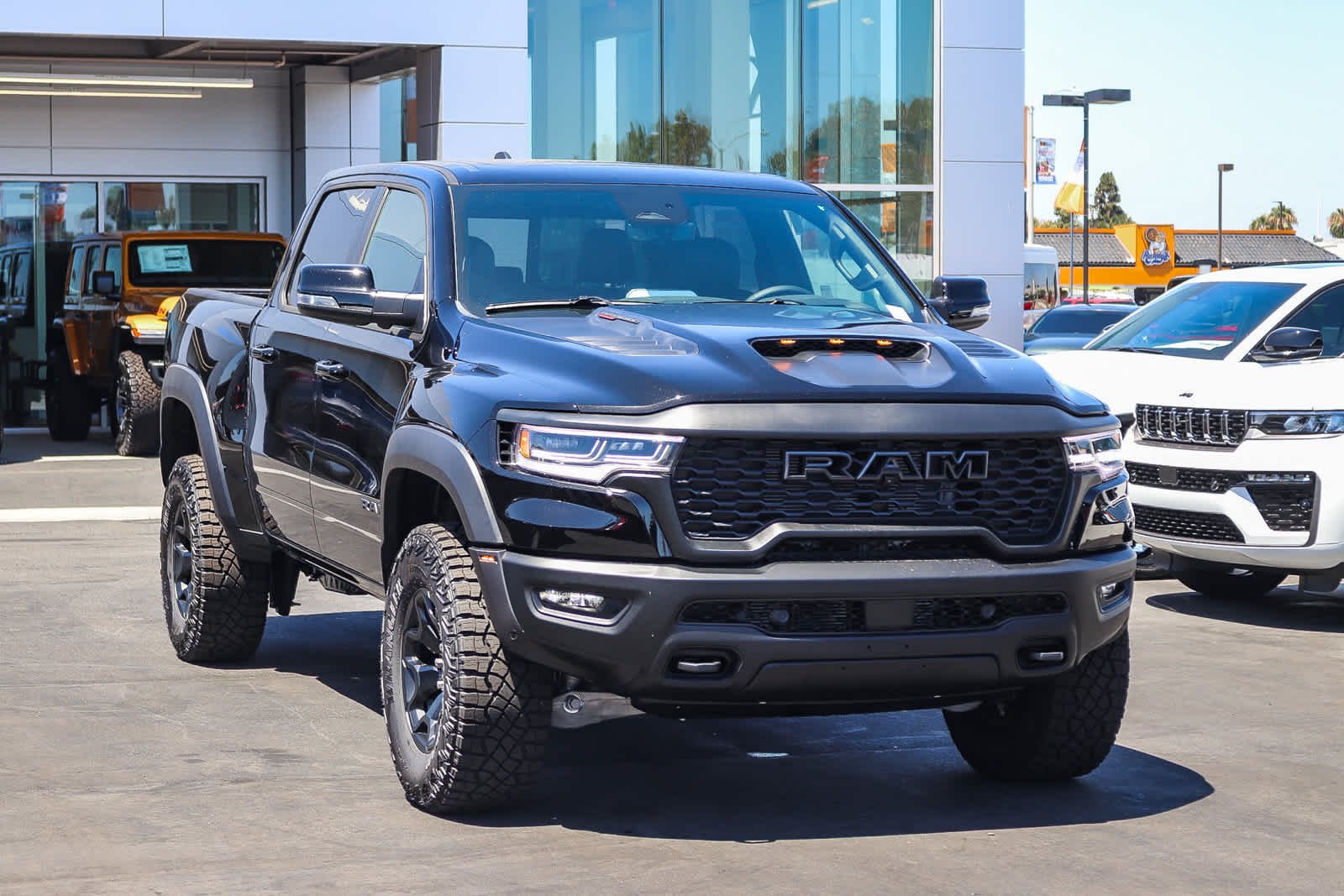 New 2026 Diamond Black Crystal Pearl-Coat Exterior Paint RAM RHO image 3