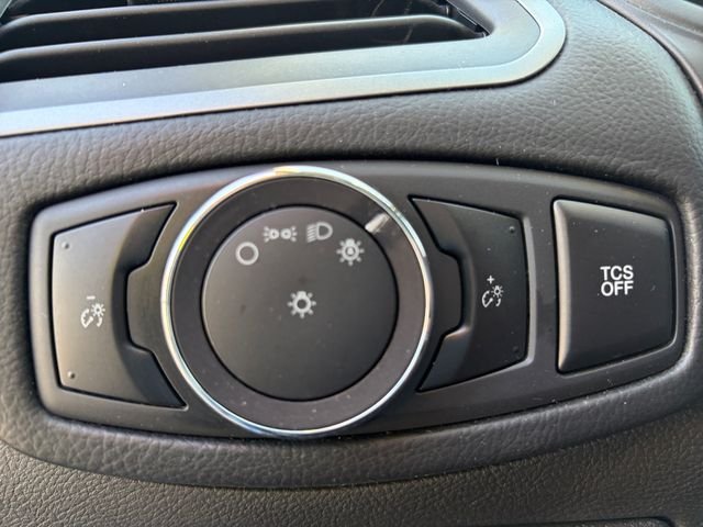 Used 2020 Blue Ford SE image 26