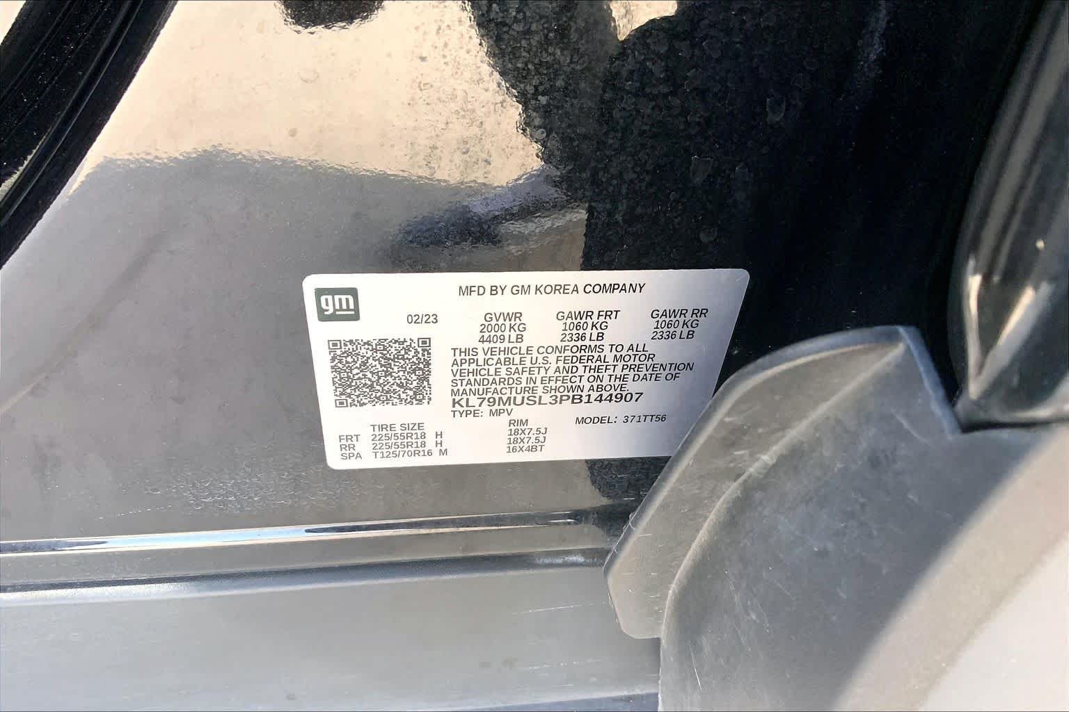 Used 2023 Mosaic Black Metallic Chevrolet RS image 37