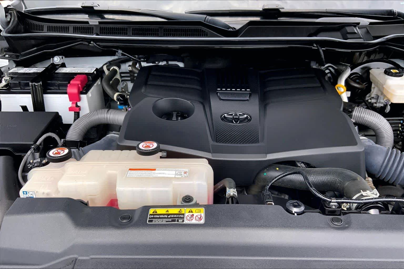 Used 2023 Ice Cap Toyota SR5 image 31