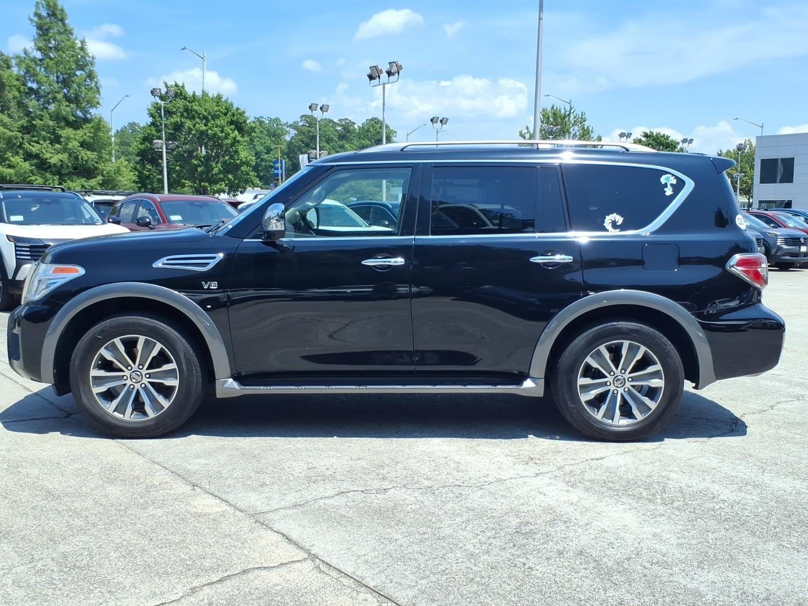 Used 2019 Super Black Nissan SL image 3