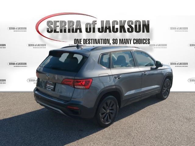 Used 2023  Volkswagen S image 9