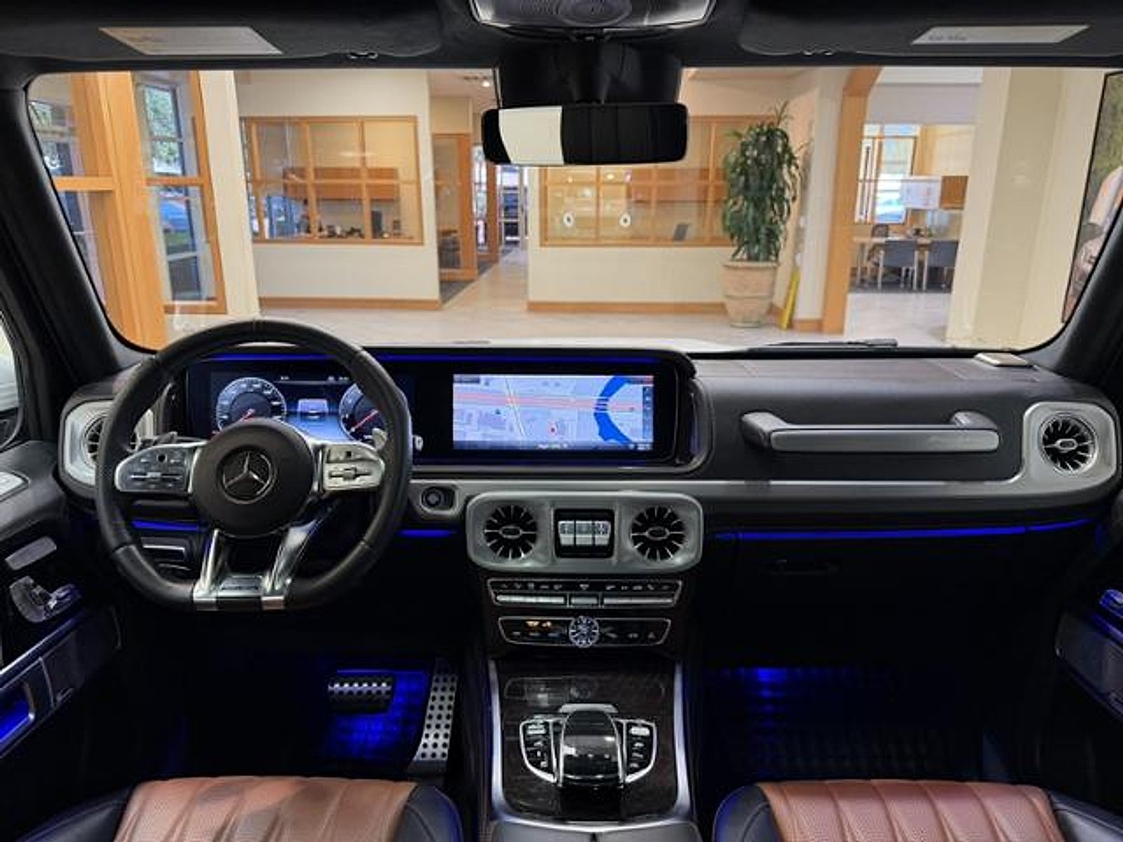 Certified Used 2024 MANUFAKTUR Moonlight White Metallic Mercedes-Benz 4MATIC® image 15