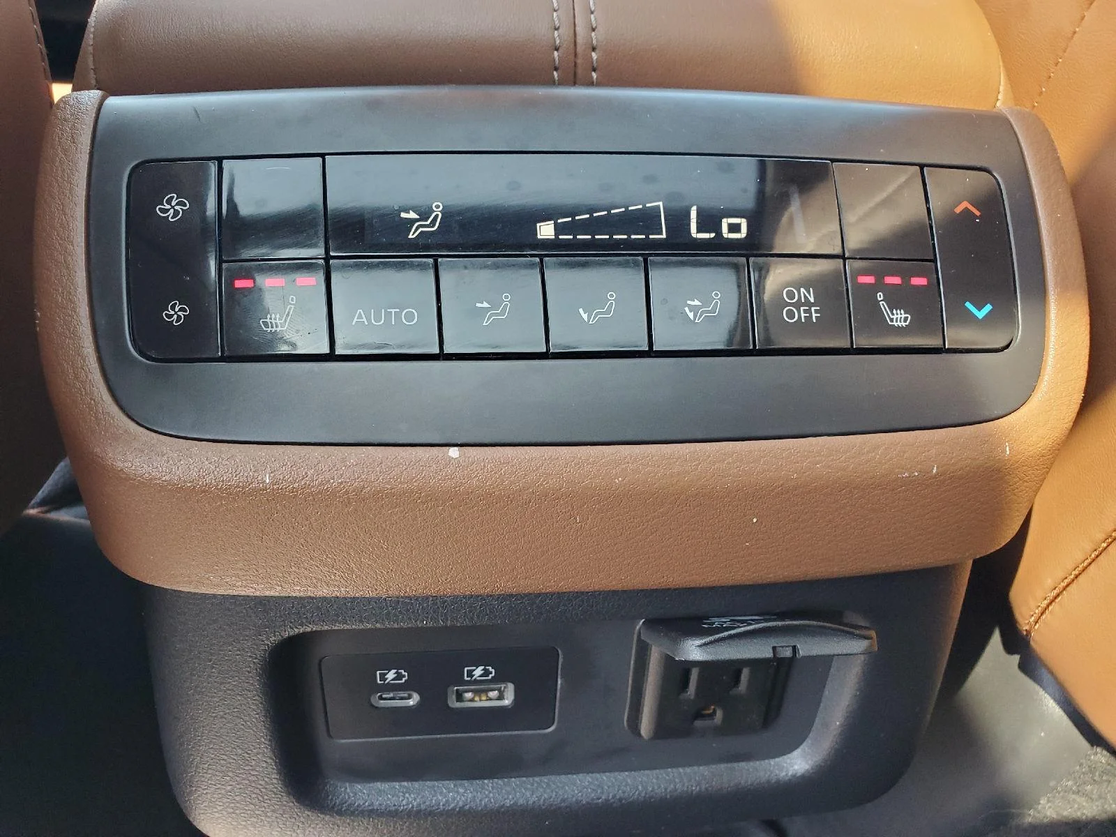 Used 2022 Pearl White Tricoat/Super Black Nissan Platinum image 8