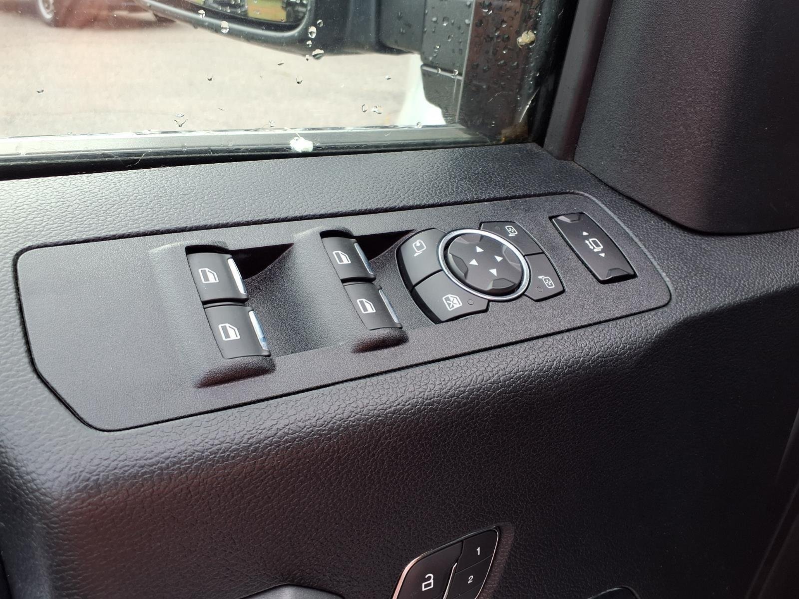 Used 2019  FORD  image 8