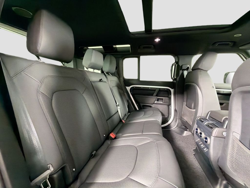 New 2026 Fuji White Land Rover X-Dynamic SE image 29