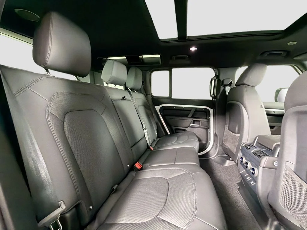 New 2026 Fuji White Land Rover X-Dynamic SE image 29