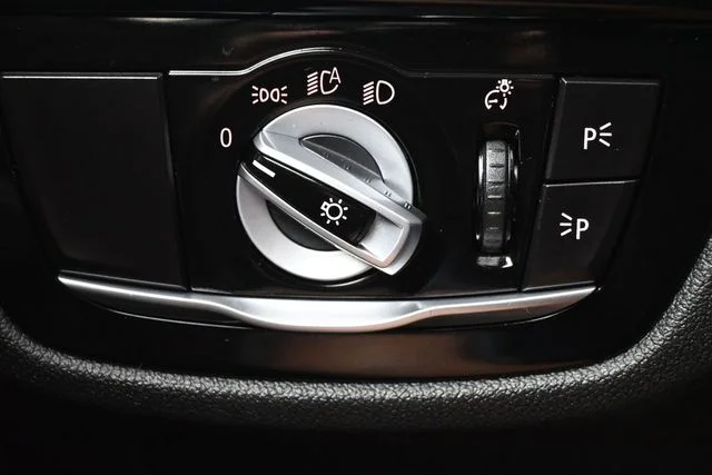Used 2021 Black BMW M550i xDrive image 22