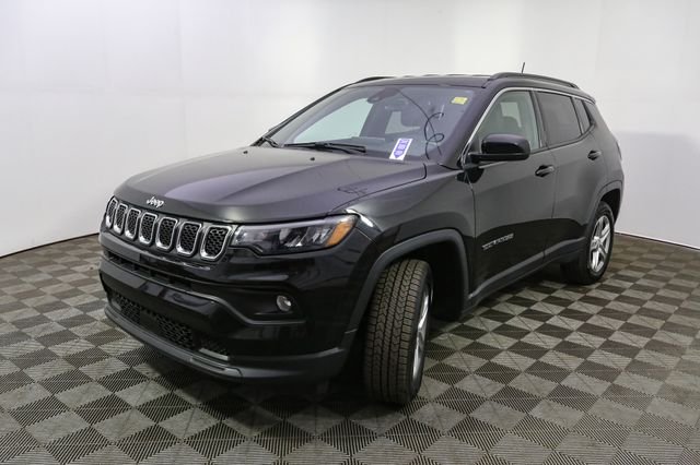 Used 2023 Black Jeep Latitude image 5