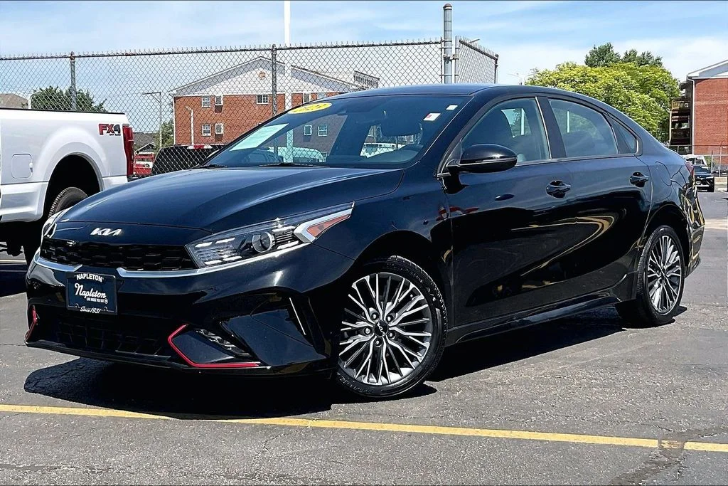 Used 2023 Aurora Black Pearl Kia GT-Line image 11