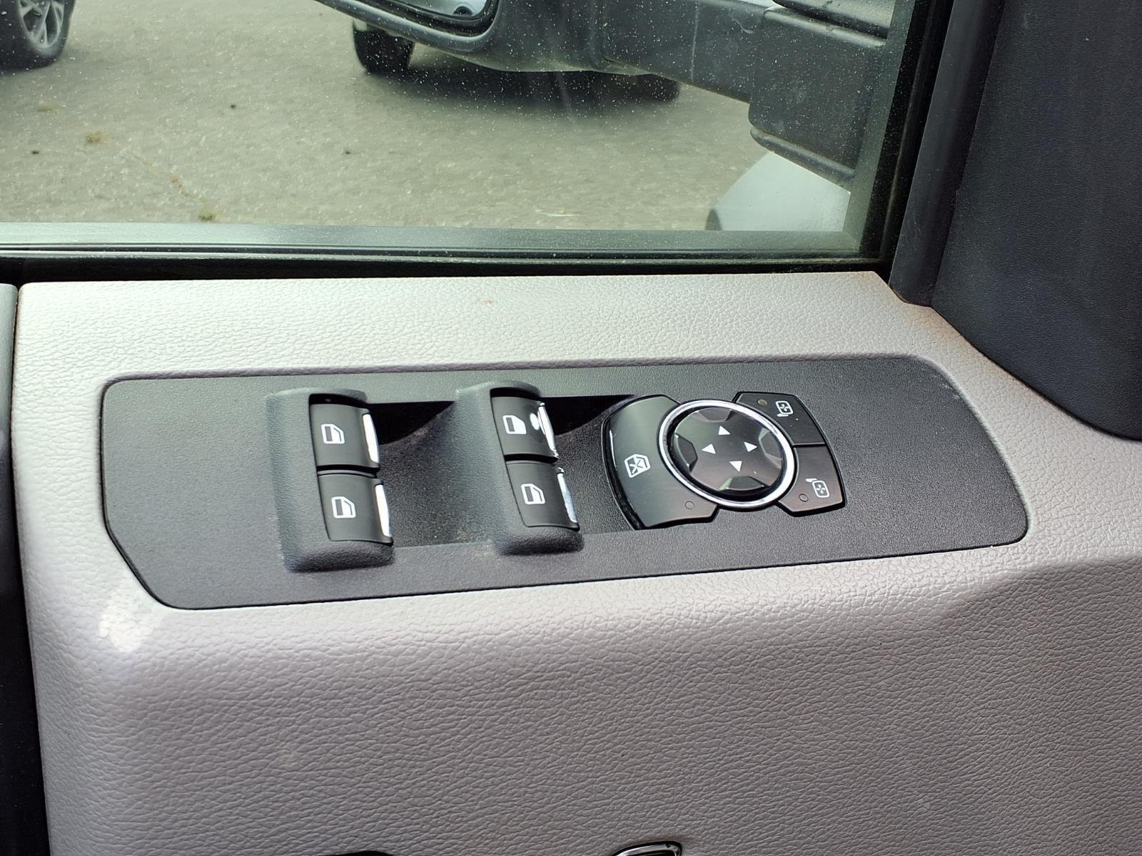 Used 2017  Ford XL image 6