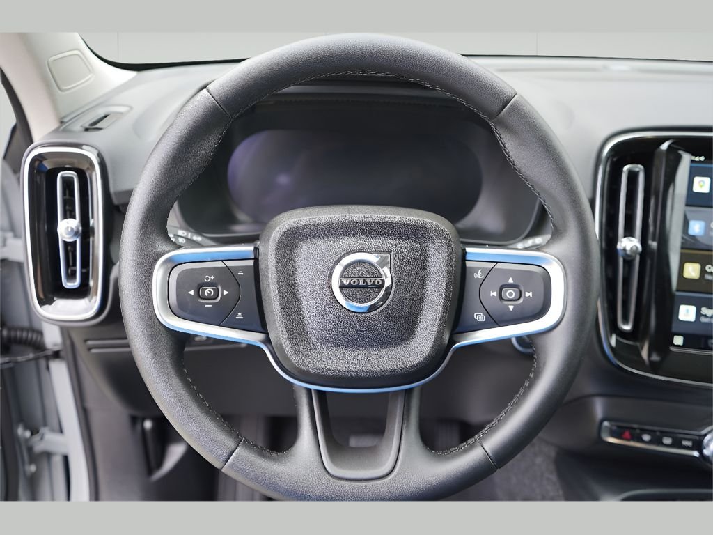 2025 Volvo XC40 Plus - Photo 12