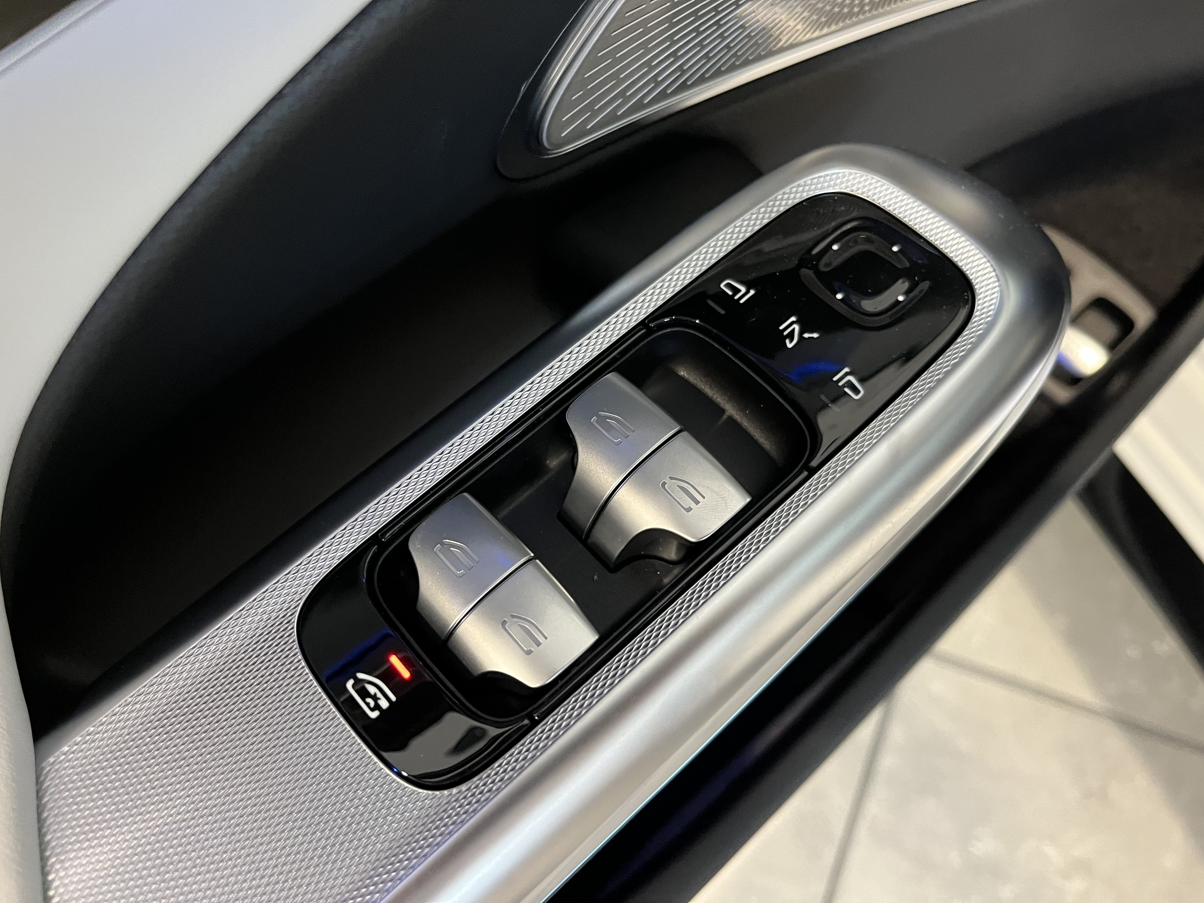New 2026 MANUFAKTUR Moonlight White Magno Mercedes-Benz AMG® E 53 E image 14