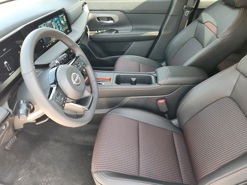 New 2026 Aspen White TriCoat / Super Black Two-tone Nissan SR image 13