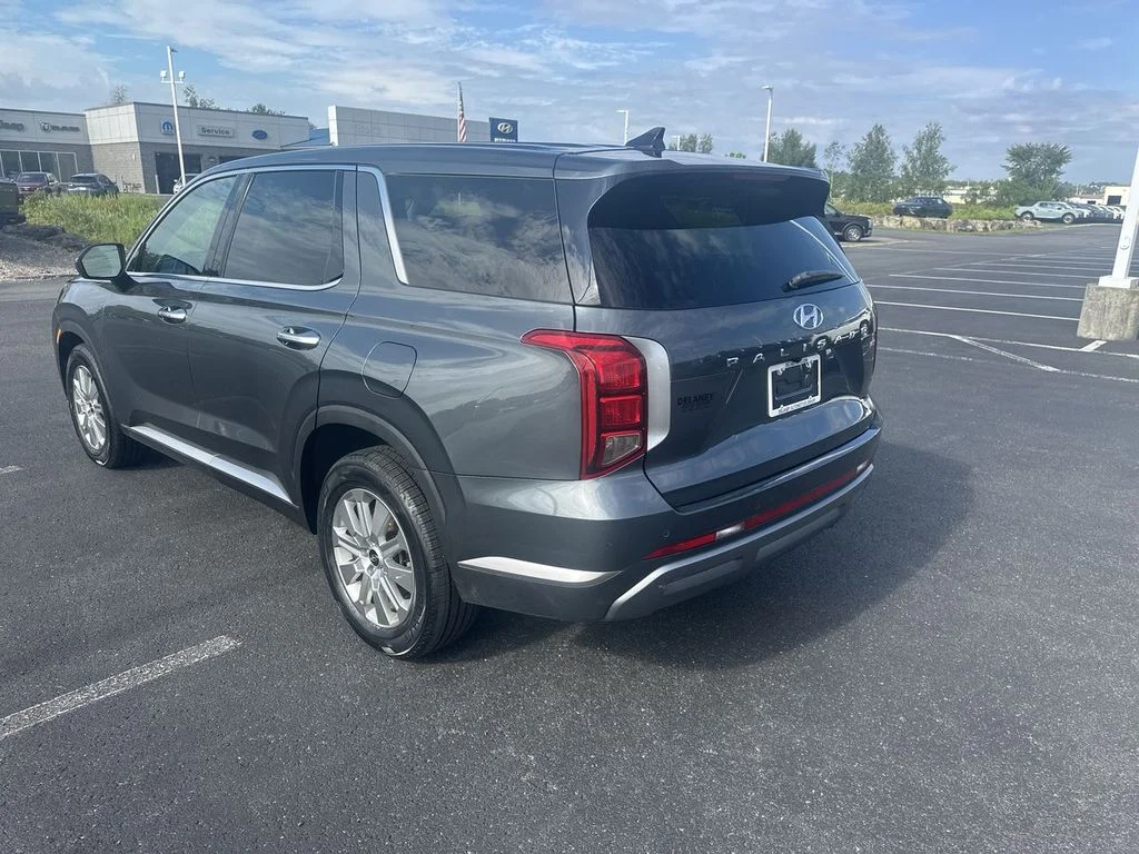 Used 2023 Gray Hyundai SE image 6