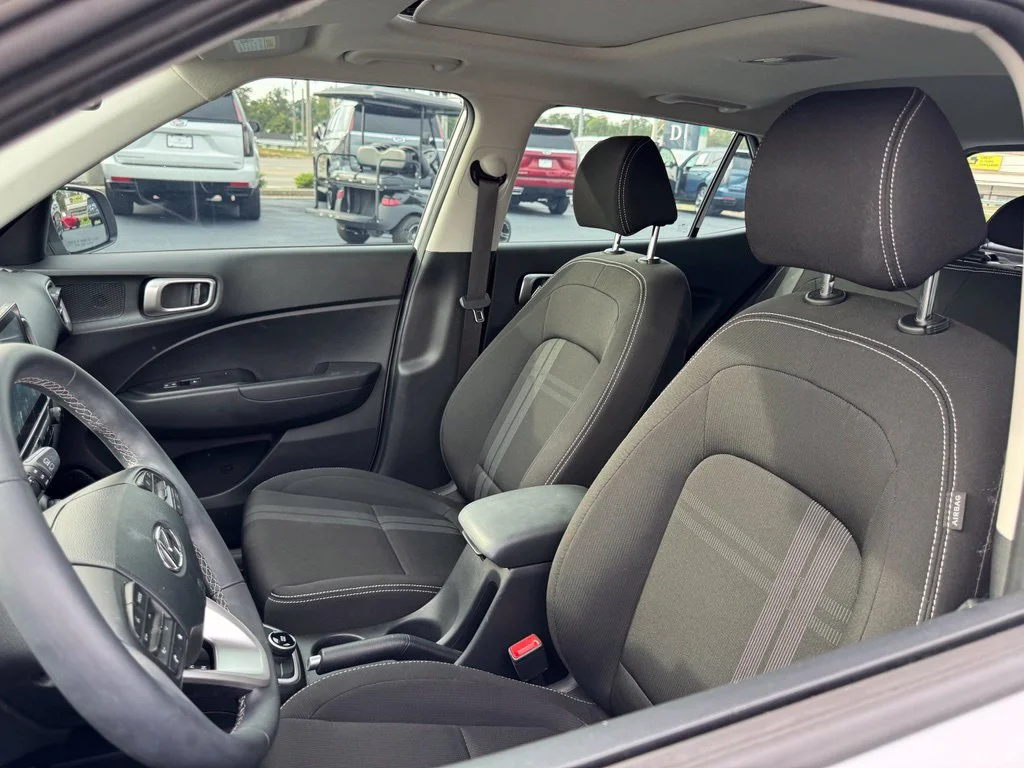 Used 2024 Silver Hyundai SEL image 9