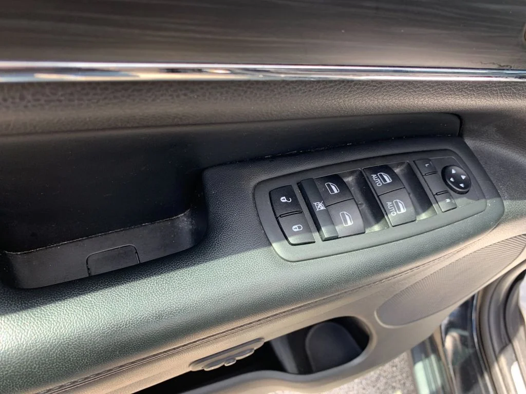 Used 2020 Black Jeep Limited image 13