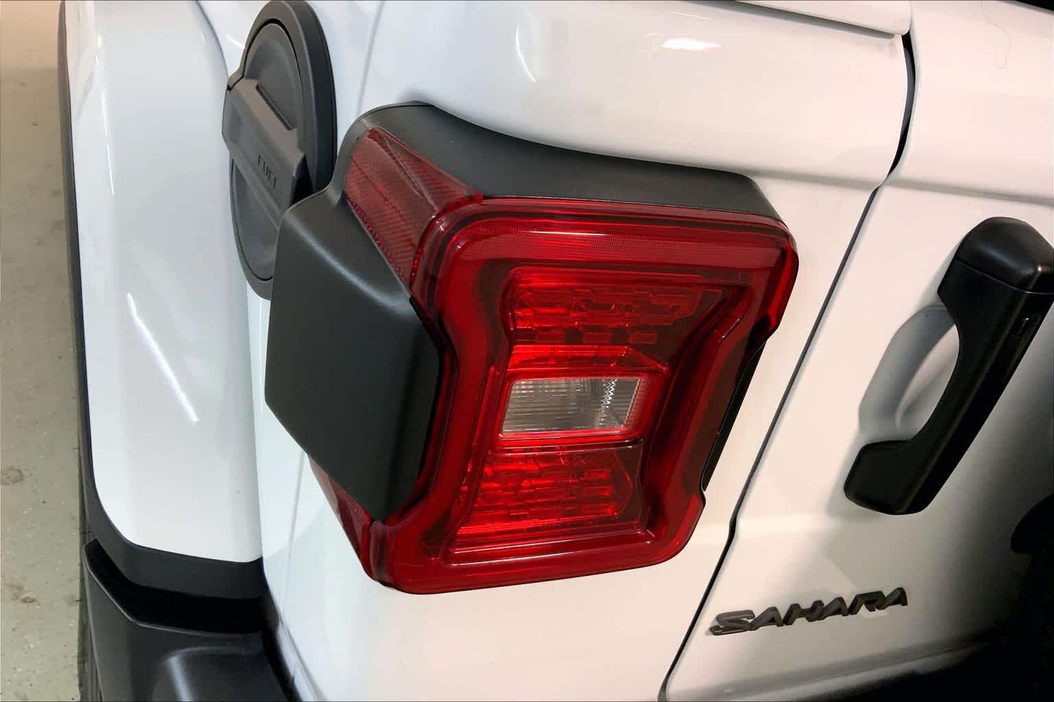 Used 2025 Bright White Clearcoat Jeep Sahara image 28
