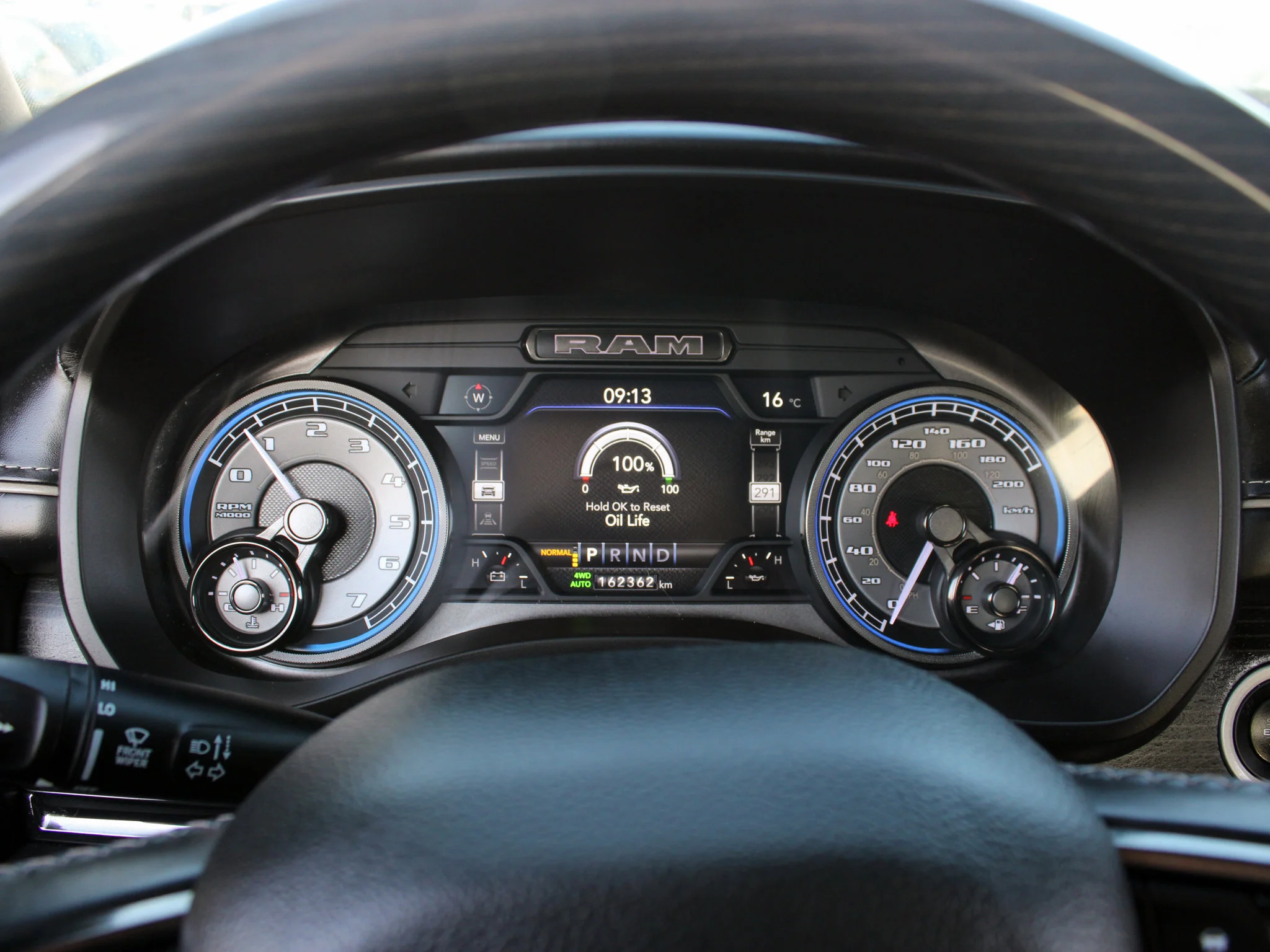 Used 2022 Grey RAM Limited * No Accidents | HEMI V8 | LOADED | ENVY Wheels | Head-Up Display | Night Edition image 7
