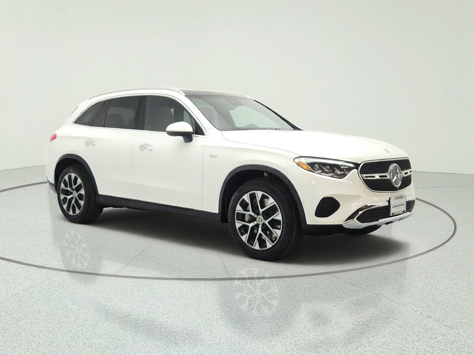 Certified Used 2025 Polar White Mercedes-Benz GLC 350e 4MATIC® SUV image 3