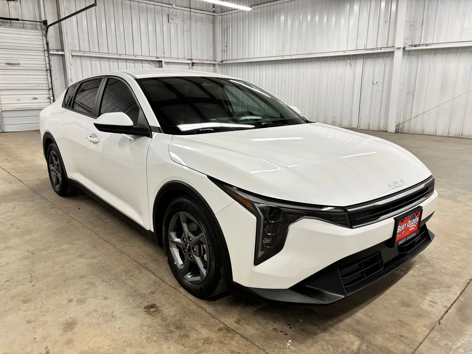 Used 2025 White Kia LXS image 1