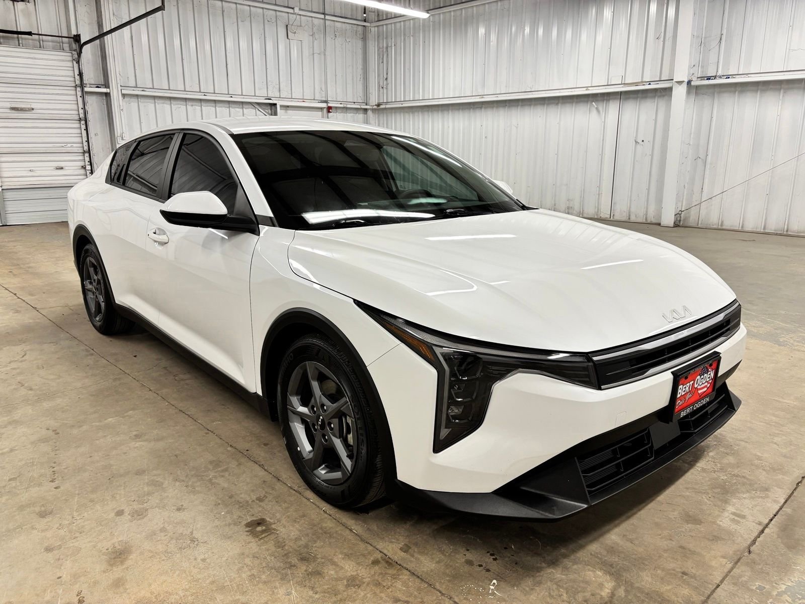 Used 2025 White Kia LXS image 1