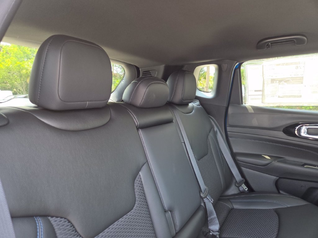 New 2026 Hydro Blue Pearl-Coat Exterior Paint Jeep Latitude Altitude image 19